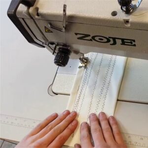 Zoje 20U93 industrial zigzag sewing machine doing zig zag
